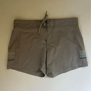 Carve Designs gray board shorts size 4 embroidered details surf